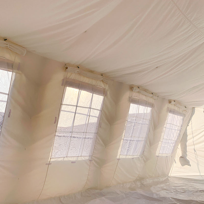 Univerzálny protipožiarny Huggy stan UNICEF Standard s rozlohou 42 m²