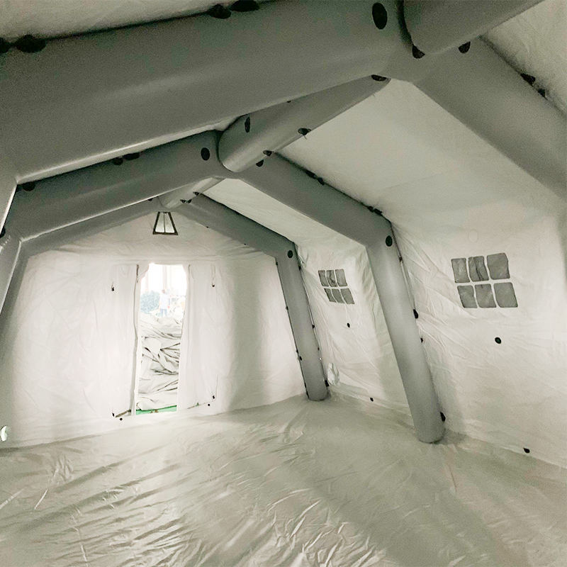 Nízkotlakový 5,6 x 7,55 m viacúčelový stredný rýchlo nasaditeľný nafukovací stan