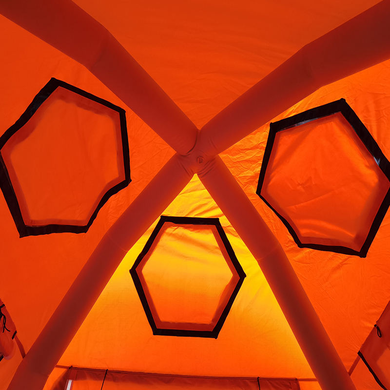 Nafukovací stan pre 4 osoby